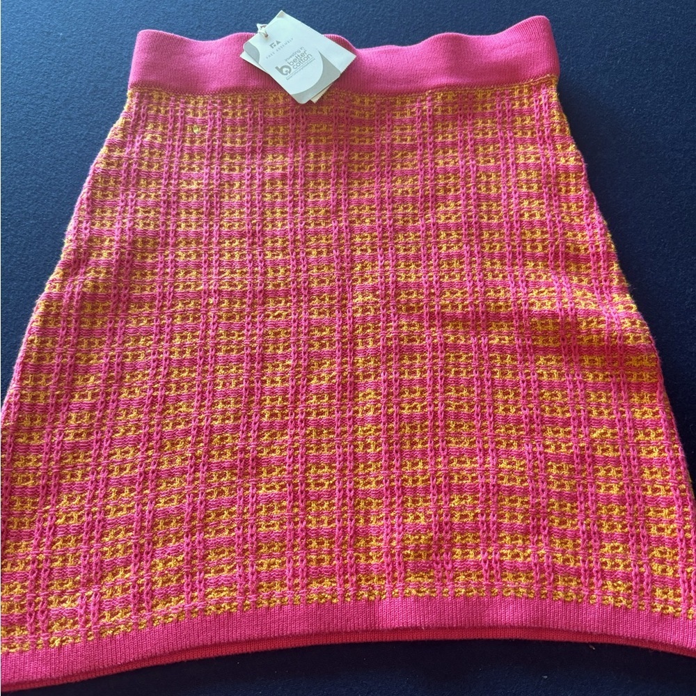 Free assembly knit skirt/sleeveless top🩷🧡versatile & oh so fun!Zoom in 4 deets